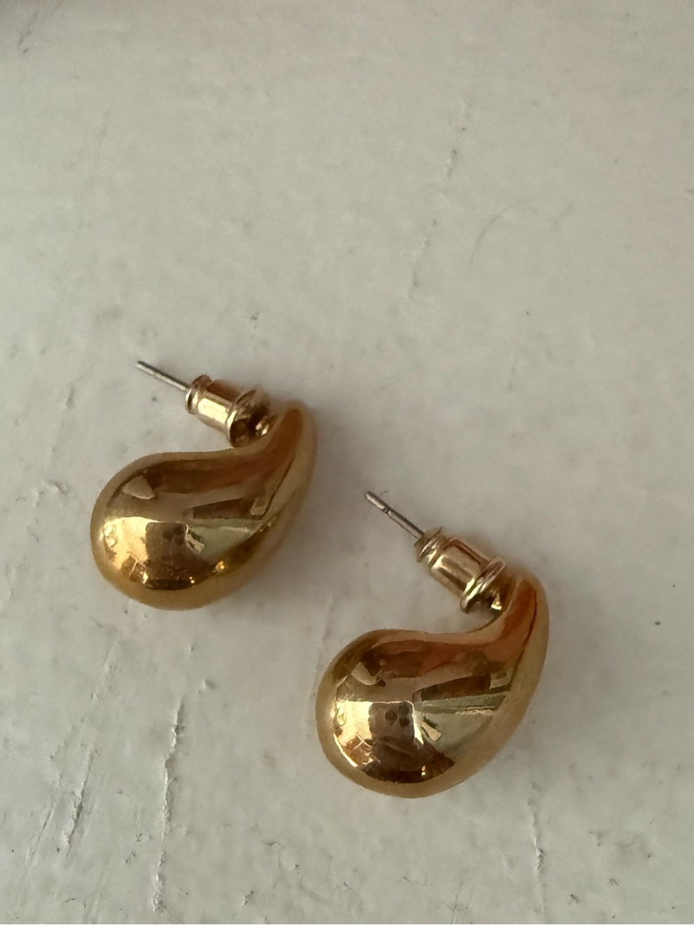 Source Unknown Gold Teardrop Bean Stud Earrings